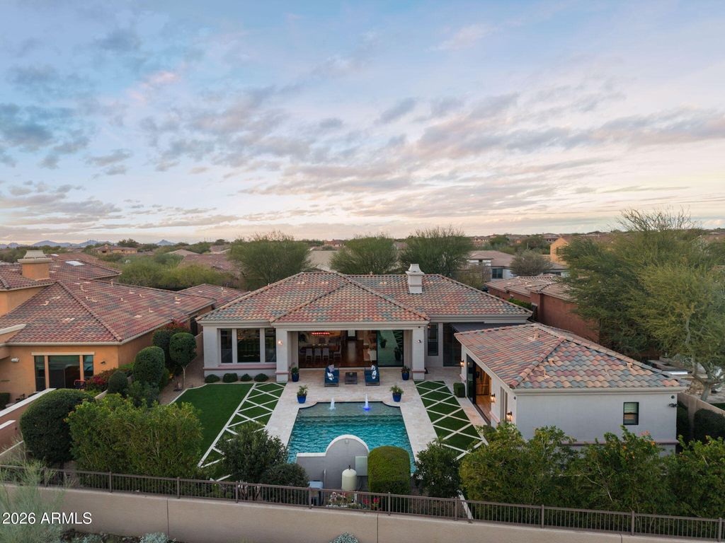 Image 8 of property listing at 18159 N 98TH Way, Scottsdale, AZ 85255