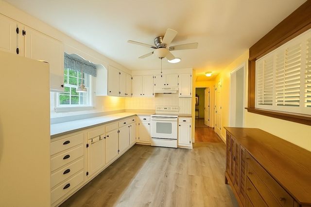 8 Jasmine Ln, Barnstable, MA 02601