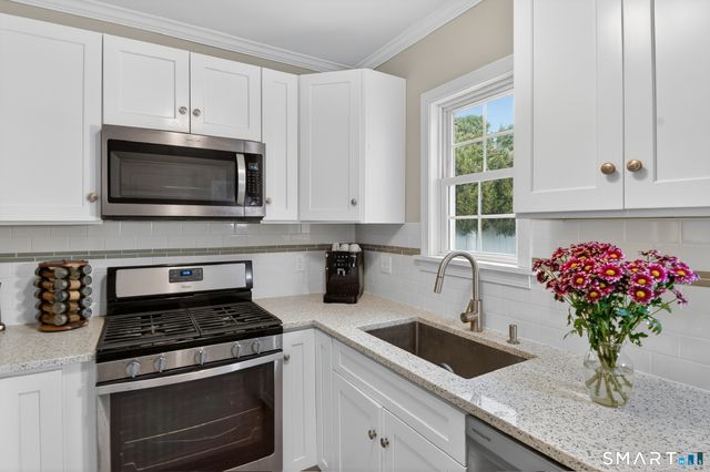 41 Grove Place, West Haven, CT 06516