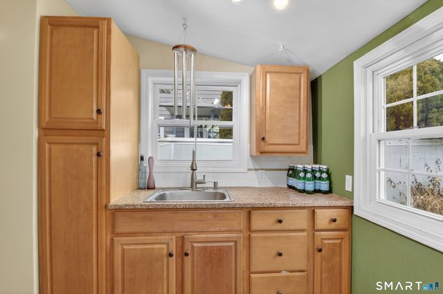 41 Grove Place, West Haven, CT 06516