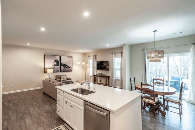 1412 Carderock Springs Dr, Gallatin, TN 37066