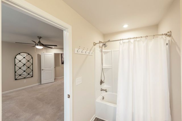 1412 Carderock Springs Dr, Gallatin, TN 37066