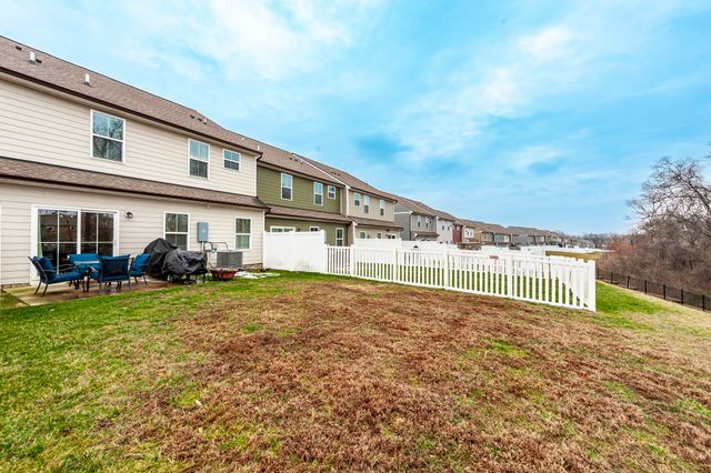 1412 Carderock Springs Dr, Gallatin, TN 37066