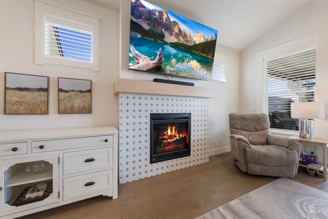 6874 W Los Flores Drive, Meridian, ID 83646