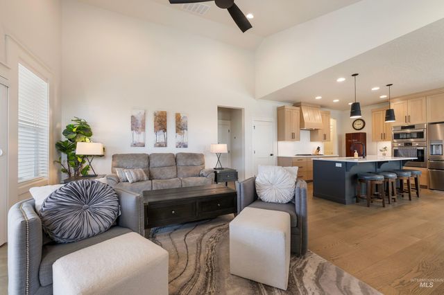 6874 W Los Flores Drive, Meridian, ID 83646