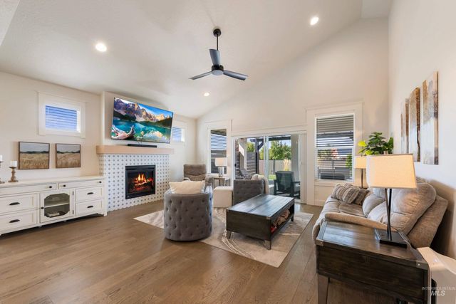 6874 W Los Flores Drive, Meridian, ID 83646