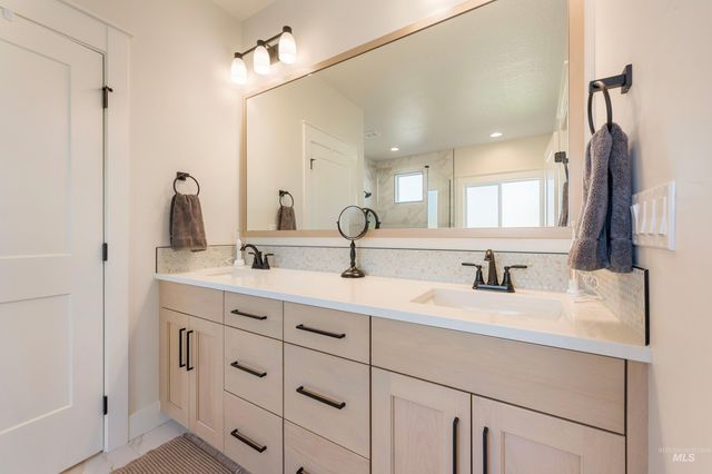 6874 W Los Flores Drive, Meridian, ID 83646