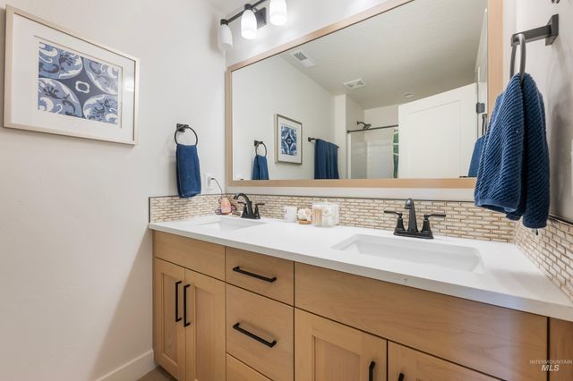 6874 W Los Flores Drive, Meridian, ID 83646