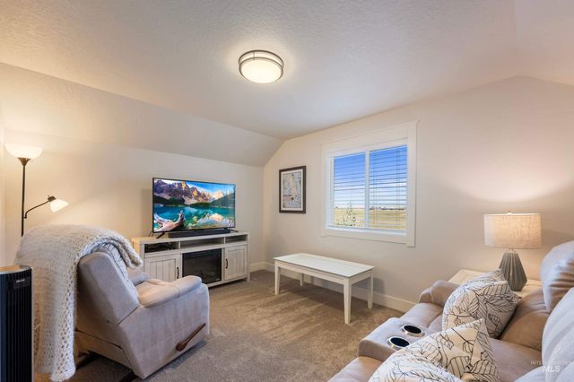 6874 W Los Flores Drive, Meridian, ID 83646