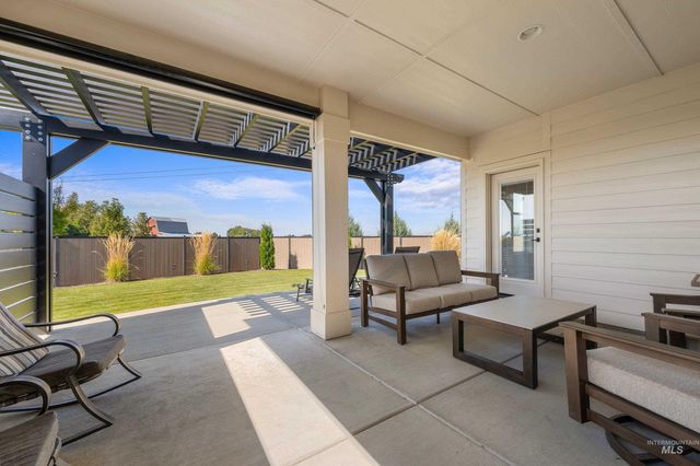 6874 W Los Flores Drive, Meridian, ID 83646