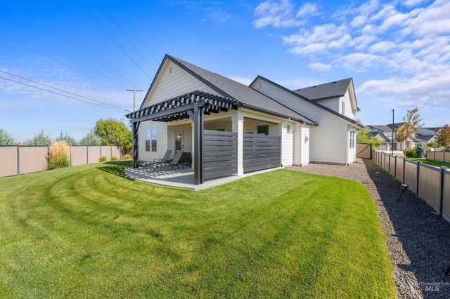 6874 W Los Flores Drive, Meridian, ID 83646