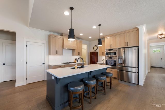 6874 W Los Flores Drive, Meridian, ID 83646