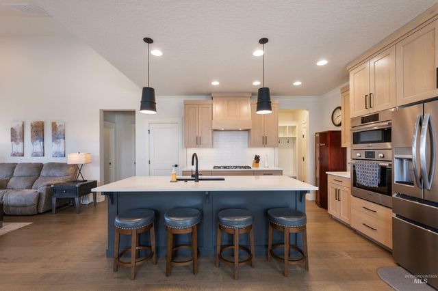 6874 W Los Flores Drive, Meridian, ID 83646