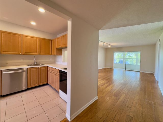 2800 Fiore Way 201, Delray Beach, FL 33445