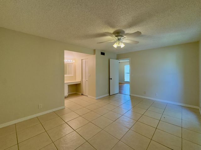 2800 Fiore Way 201, Delray Beach, FL 33445