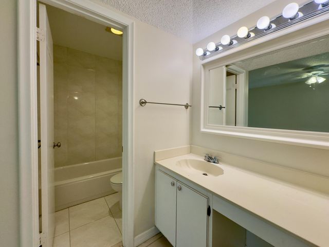 2800 Fiore Way 201, Delray Beach, FL 33445