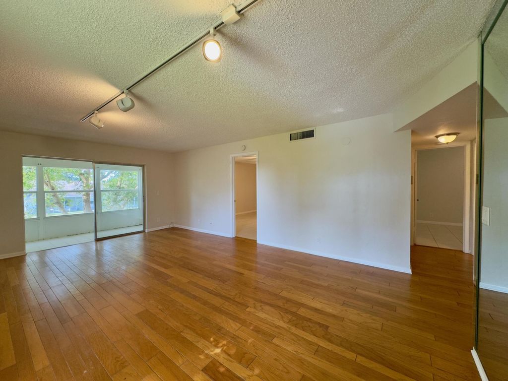 2800 Fiore Way 201, Delray Beach, FL 33445