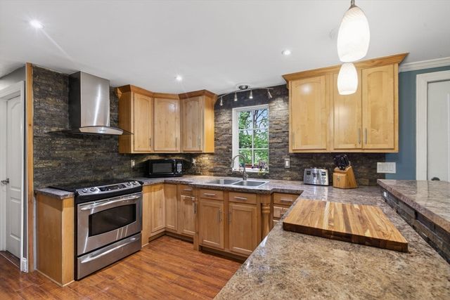 48 Westview Rd, Worcester, MA 01602