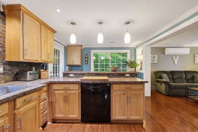 48 Westview Rd, Worcester, MA 01602