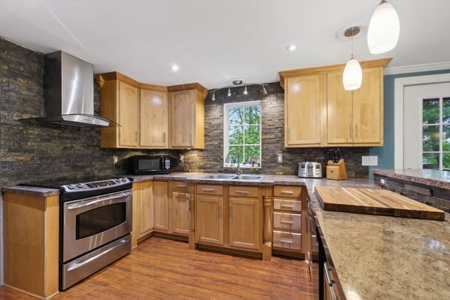 48 Westview Rd, Worcester, MA 01602