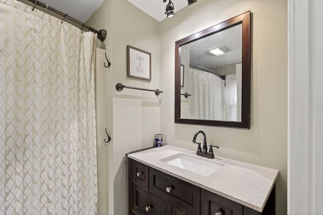 48 Westview Rd, Worcester, MA 01602