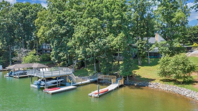 428 Anchor DR, Moneta, VA 24121