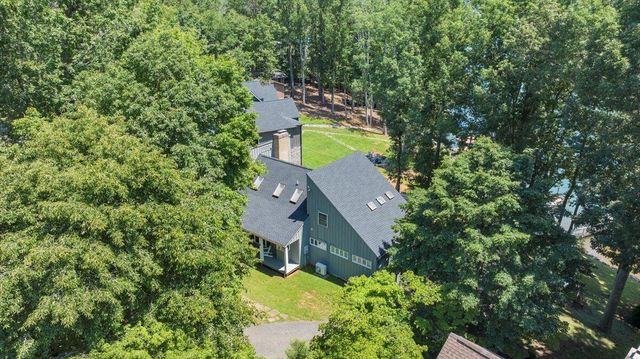 428 Anchor DR, Moneta, VA 24121