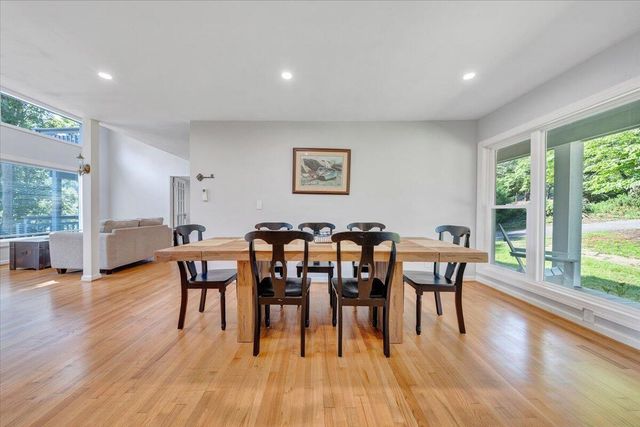 428 Anchor DR, Moneta, VA 24121