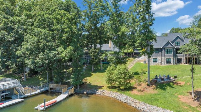 428 Anchor DR, Moneta, VA 24121