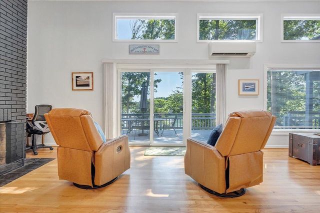 428 Anchor DR, Moneta, VA 24121