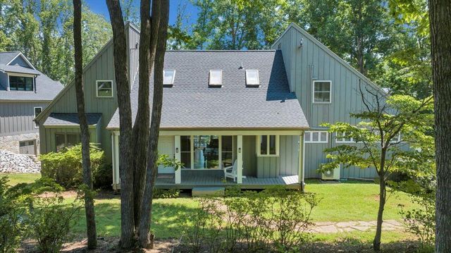 428 Anchor DR, Moneta, VA 24121