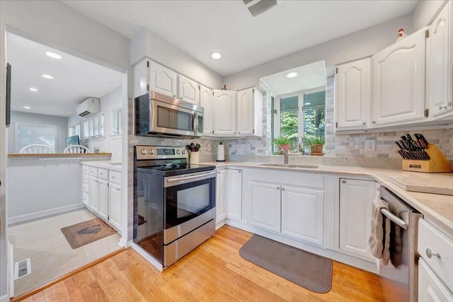 428 Anchor DR, Moneta, VA 24121