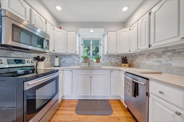 428 Anchor DR, Moneta, VA 24121