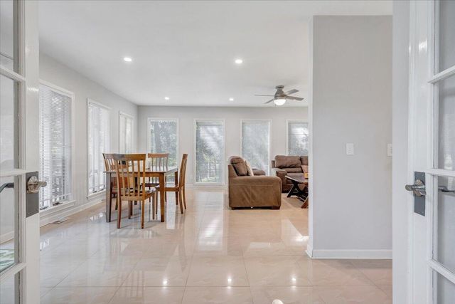 428 Anchor DR, Moneta, VA 24121