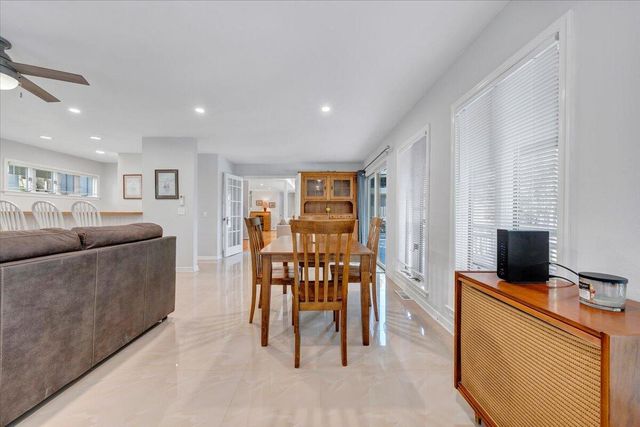 428 Anchor DR, Moneta, VA 24121