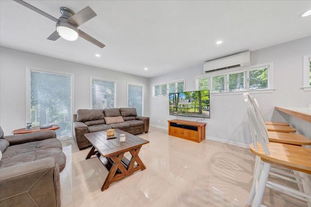 428 Anchor DR, Moneta, VA 24121