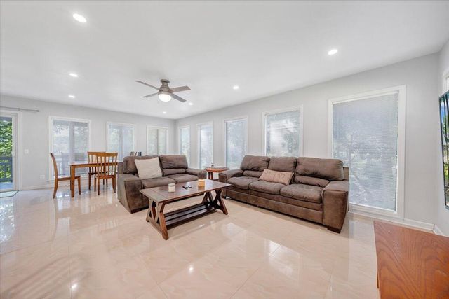 428 Anchor DR, Moneta, VA 24121