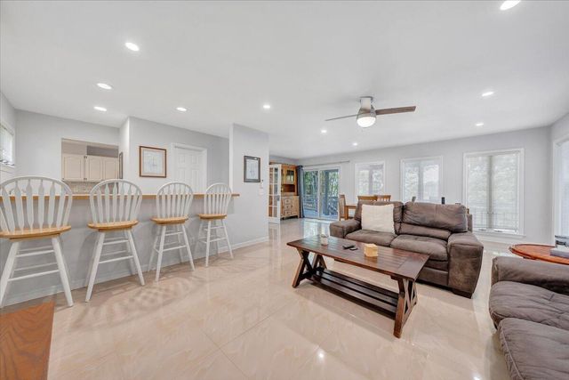 428 Anchor DR, Moneta, VA 24121