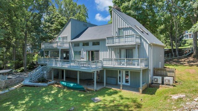 428 Anchor DR, Moneta, VA 24121