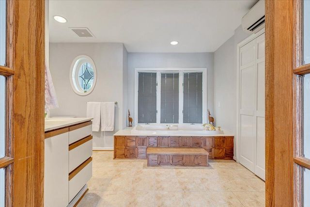 428 Anchor DR, Moneta, VA 24121