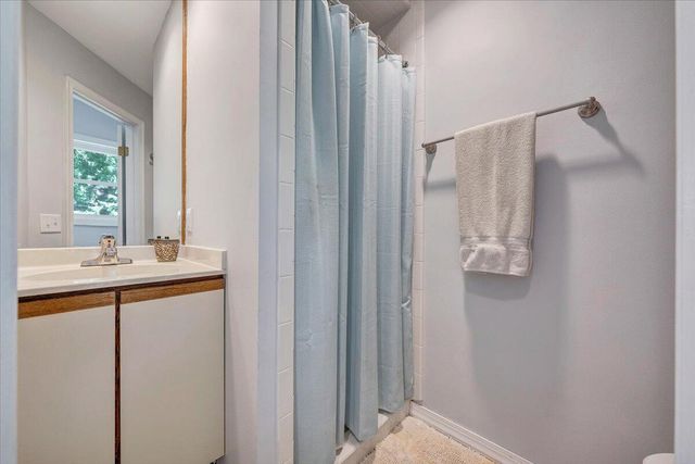 428 Anchor DR, Moneta, VA 24121