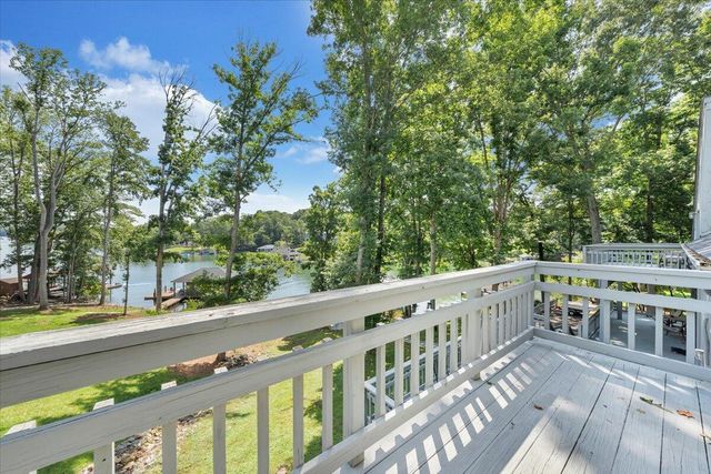 428 Anchor DR, Moneta, VA 24121