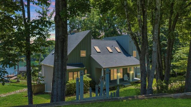 428 Anchor DR, Moneta, VA 24121