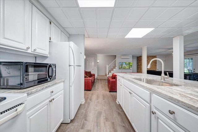 428 Anchor DR, Moneta, VA 24121