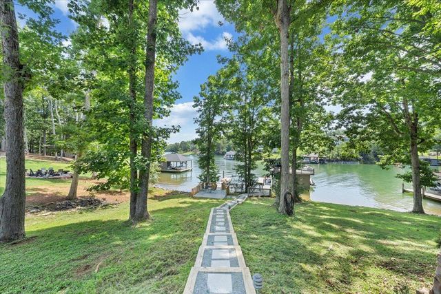 428 Anchor DR, Moneta, VA 24121