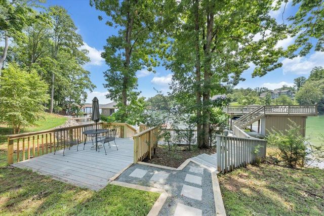 428 Anchor DR, Moneta, VA 24121