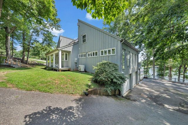 428 Anchor DR, Moneta, VA 24121