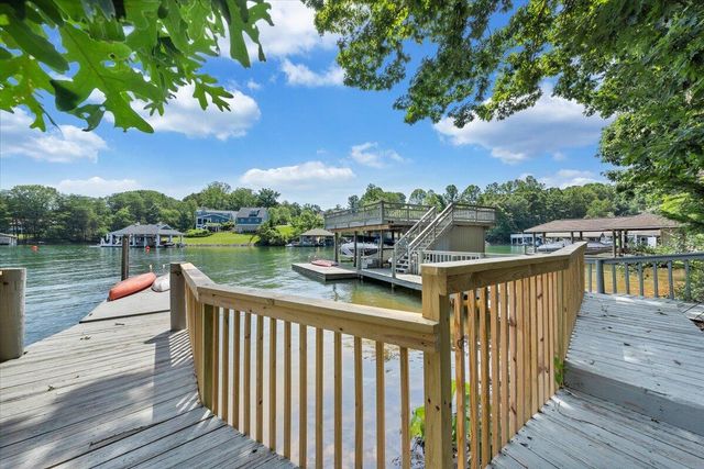 428 Anchor DR, Moneta, VA 24121