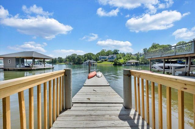 428 Anchor DR, Moneta, VA 24121