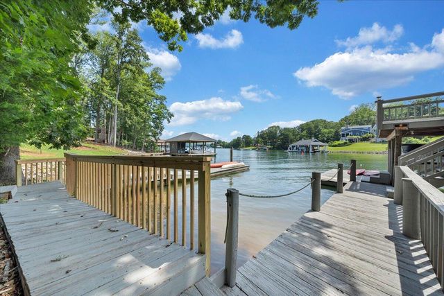 428 Anchor DR, Moneta, VA 24121